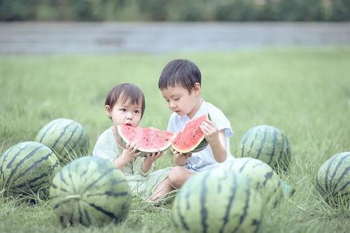 娃娃吃瓜图片大全,萌态百出，萌化你的心
