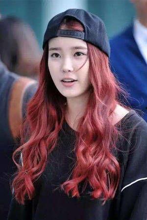 红色头发女明星,揭秘红色头发女明星的独特魅力