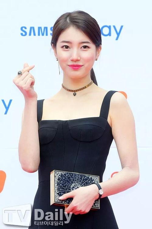 大势明星,闪耀舞台，引领潮流的璀璨星辰